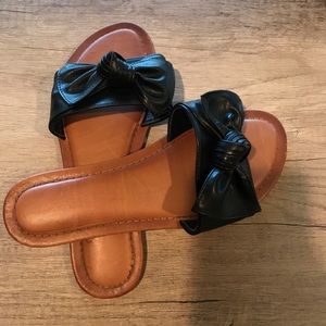 Women’s Black Slides with Bow